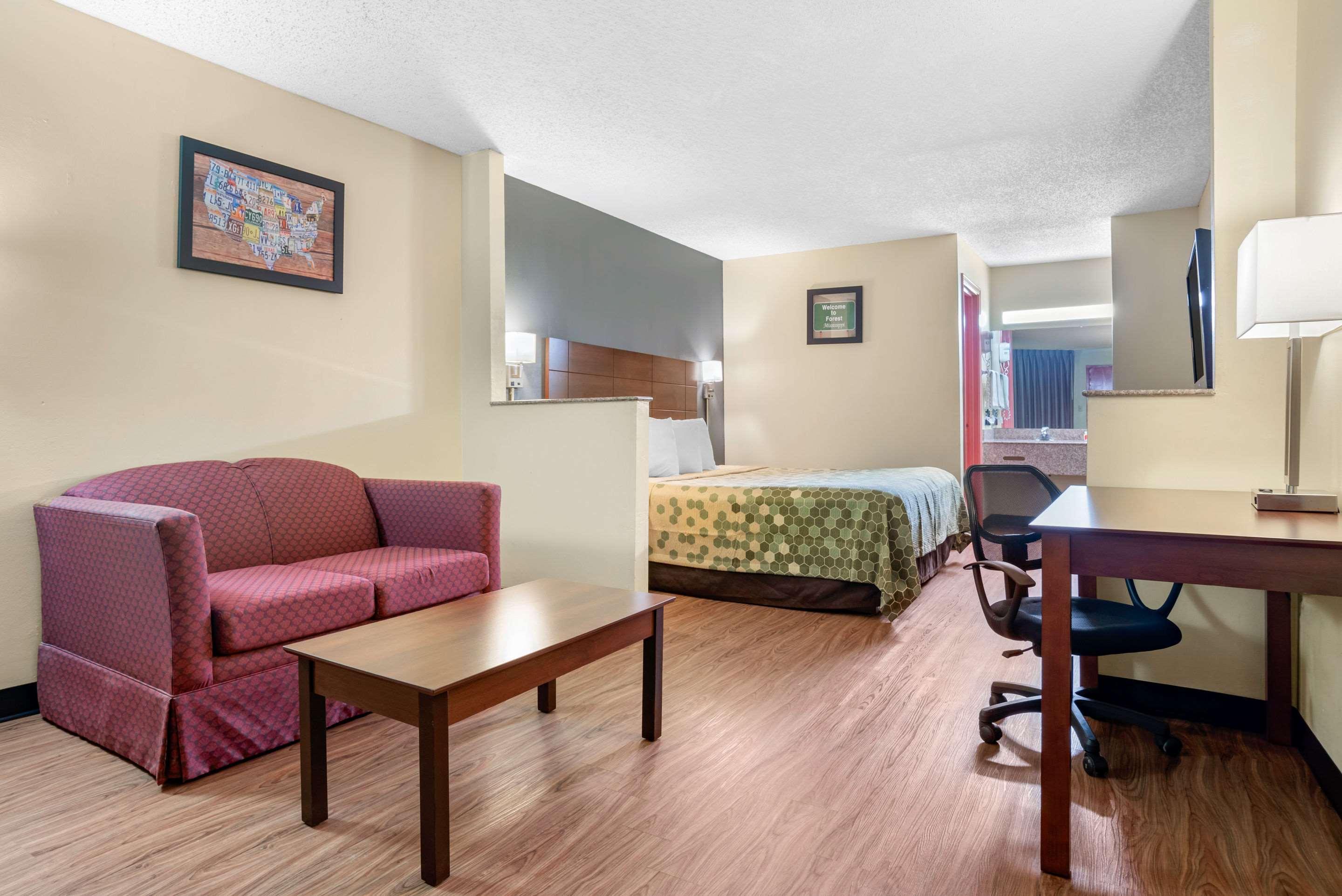 Econo Lodge Inn & Suites Forest Buitenkant foto