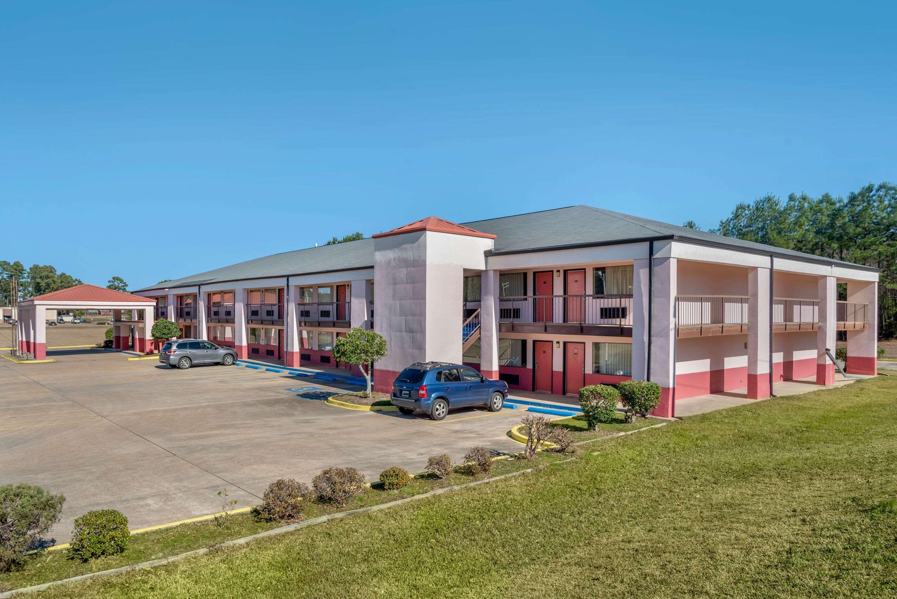 Econo Lodge Inn & Suites Forest Buitenkant foto