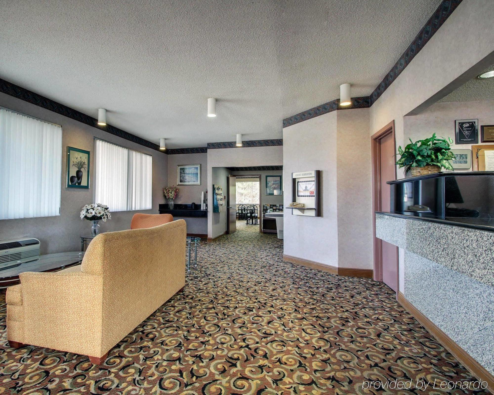 Econo Lodge Inn & Suites Forest Buitenkant foto