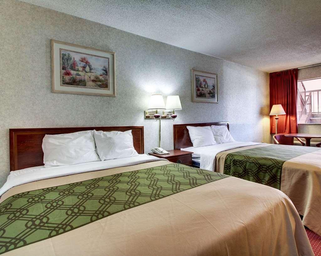 Econo Lodge Inn & Suites Forest Kamer foto