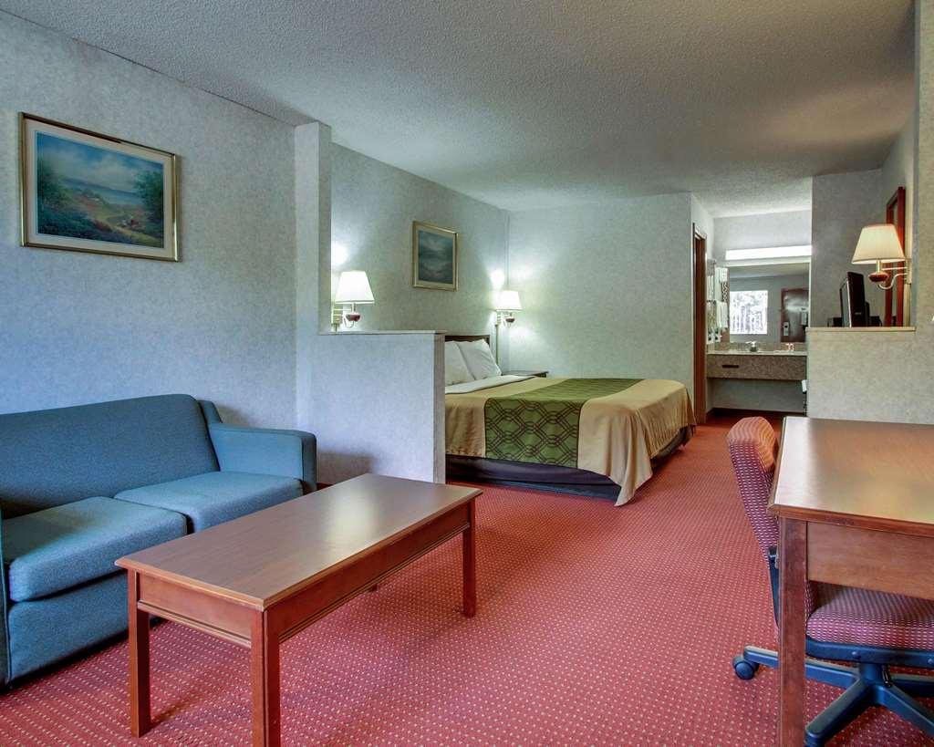 Econo Lodge Inn & Suites Forest Kamer foto