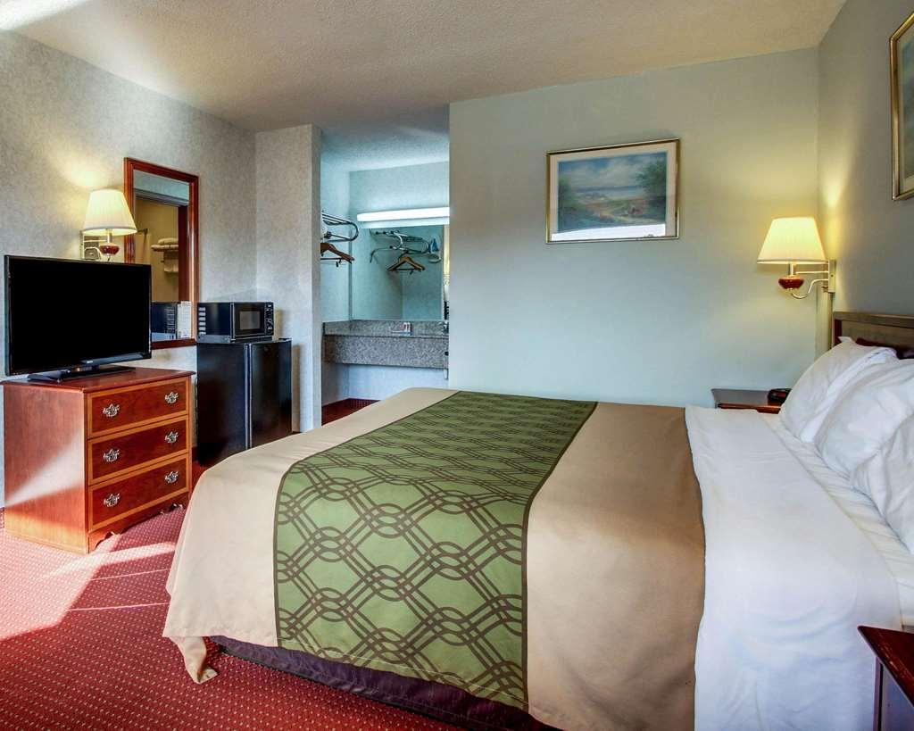 Econo Lodge Inn & Suites Forest Kamer foto