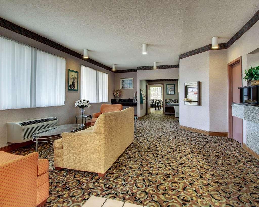Econo Lodge Inn & Suites Forest Interieur foto